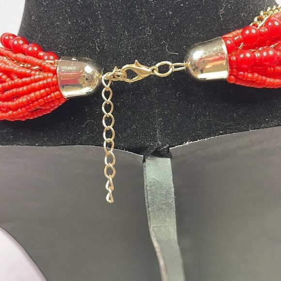 Red Gold Strands of Beads Gold Chair Claw Clasp Chocker - Picture 3 of 4